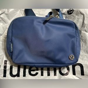 Crossbody bag 2L only used twice. Like new they don’t sell this color anymore